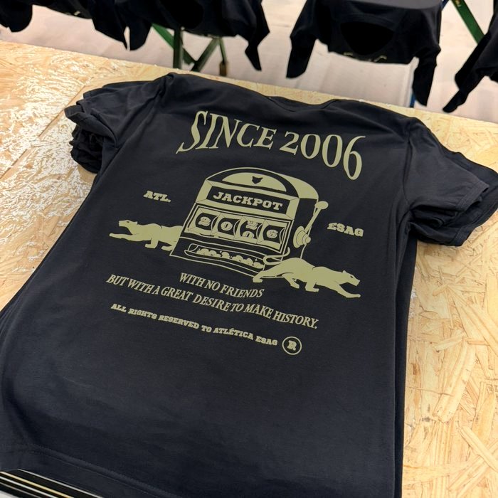 Camiseta comemorativa silk screen